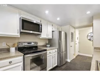 Photo #5: 519817015 Listing