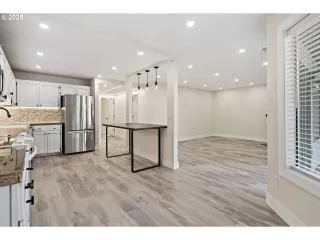 Photo #3: 520156498 Listing