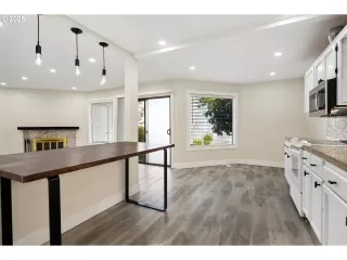 Photo #6: 520156498 Listing