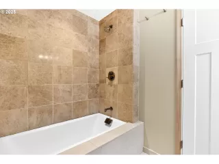 Photo #5: 520308782 Listing