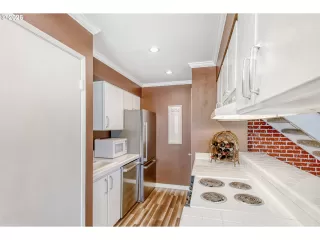 More Details about MLS # 520846860 : 1601 NE HALE PL