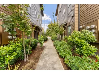 Photo #3: 521040390 Listing