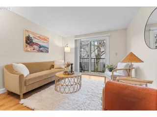 Photo #3: 521811496 Listing