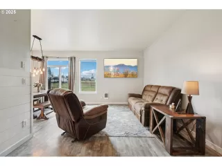 More Details about MLS # 522273063 : 166 FENTON AVE A