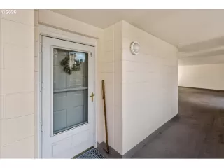 Photo #2: 524399825 Listing