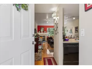 Photo #3: 524399825 Listing