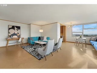 Photo #5: 525302011 Listing