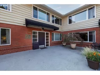 Photo #2: 526810689 Listing