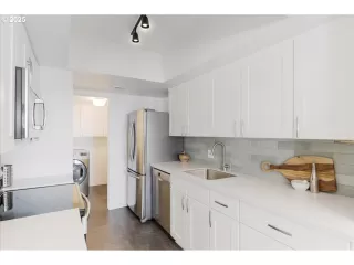 Photo #3: 526941862 Listing