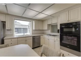 Photo #4: 527054361 Listing