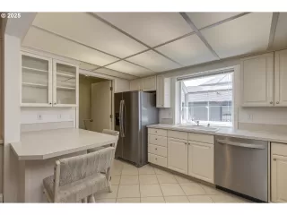 Photo #5: 527054361 Listing