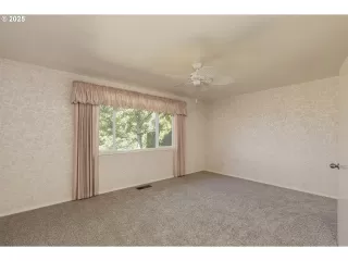 Photo #6: 527054361 Listing