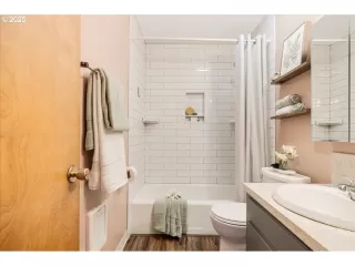 Photo #4: 527242432 Listing