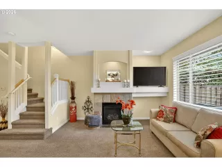 Photo #6: 527386848 Listing