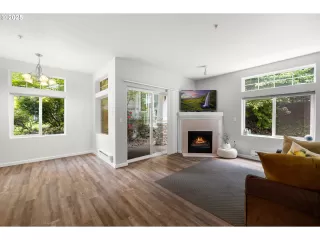 Photo #6: 527644321 Listing