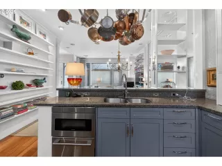 Photo #4: 527870652 Listing