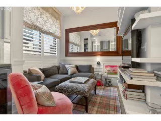 Photo #5: 527870652 Listing