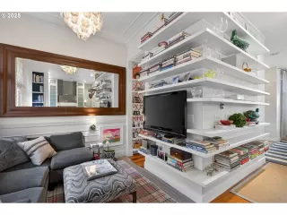 Photo #6: 527870652 Listing