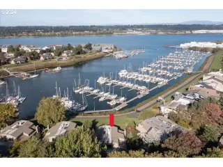 Click for more information on MLS # 528060363 : 419 N TOMAHAWK ISLAND DR More Details about MLS # 528060363 : 419 N TOMAHAWK ISLAND DR