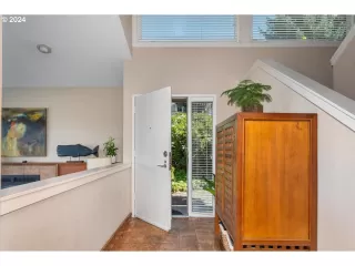 Photo #4: 528060363 Listing