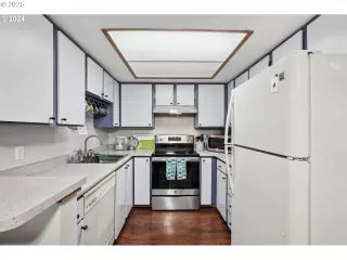 Photo #5: 528073475 Listing