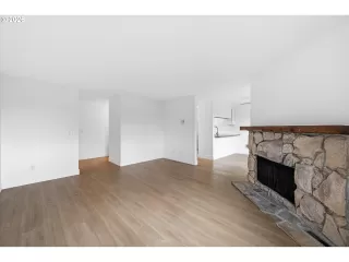 Photo #3: 528475506 Listing
