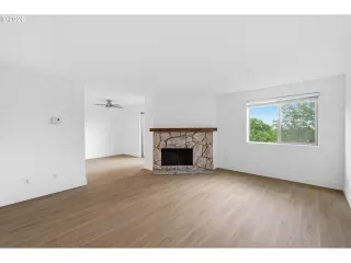 Photo #4: 528475506 Listing