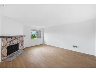 Photo #5: 528475506 Listing