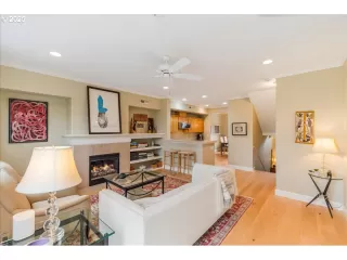 Photo #4: 528616283 Listing