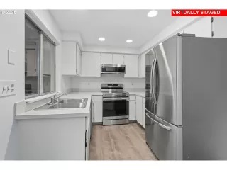 Photo #4: 528717239 Listing