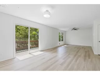 Photo #4: 528749148 Listing