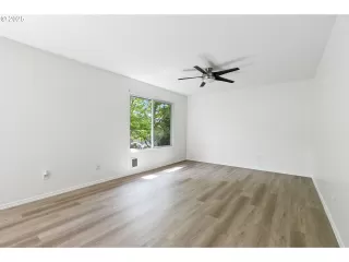 Photo #6: 528749148 Listing