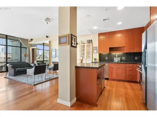 Photo #6: 528975318 Listing 