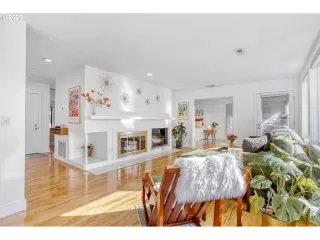 Photo #3: 530334718 Listing 