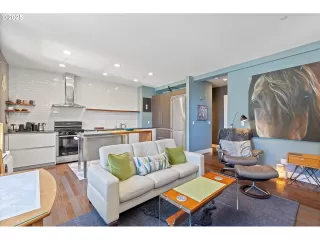 Photo #2: 530505548 Listing