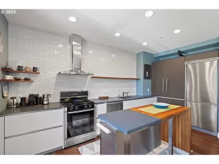 Photo #4: 530505548 Listing