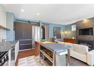 Photo #6: 530505548 Listing