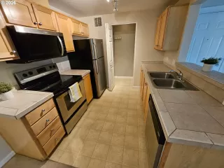 Photo #3: 531615085 Listing