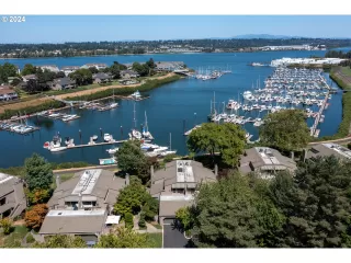 Click for more information on MLS # 534398172 : 513 N TOMAHAWK ISLAND DR More Details about MLS # 534398172 : 513 N TOMAHAWK ISLAND DR