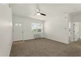 Photo #6: 534605552 Listing