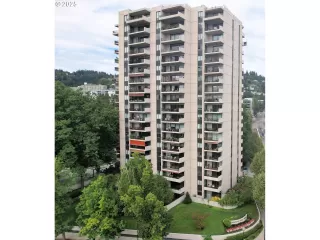 More Details about MLS # 536711597 : 2211 SW 1ST AVE 303