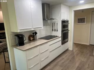 Photo #4: 537762746 Listing