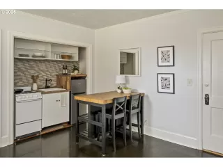 Photo #4: 537802277 Listing