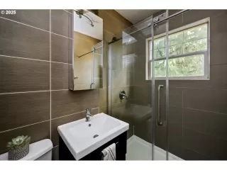 Photo #5: 537802277 Listing