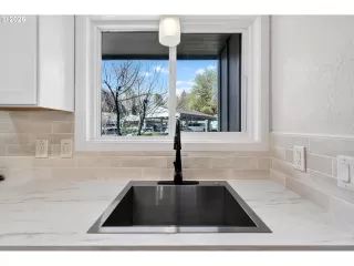 Photo #3: 538516871 Listing