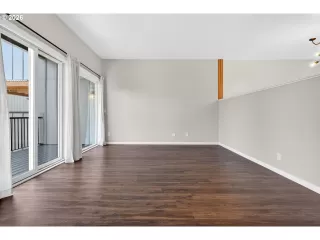 Photo #5: 538516871 Listing