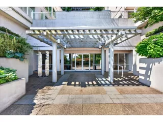 More Details about MLS # 538789005 : 2020 SW MARKET STREET DR 104