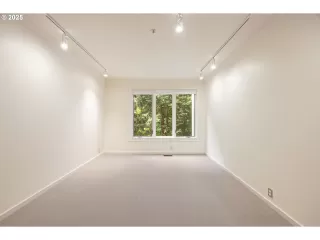 Photo #6: 539116095 Listing