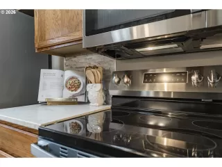 Photo #2: 539186737 Listing