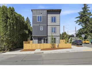 Photo #1: 540733093 Listing